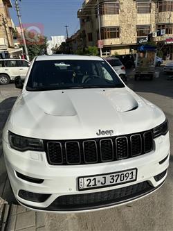 جیپ گراند شیرۆکی
